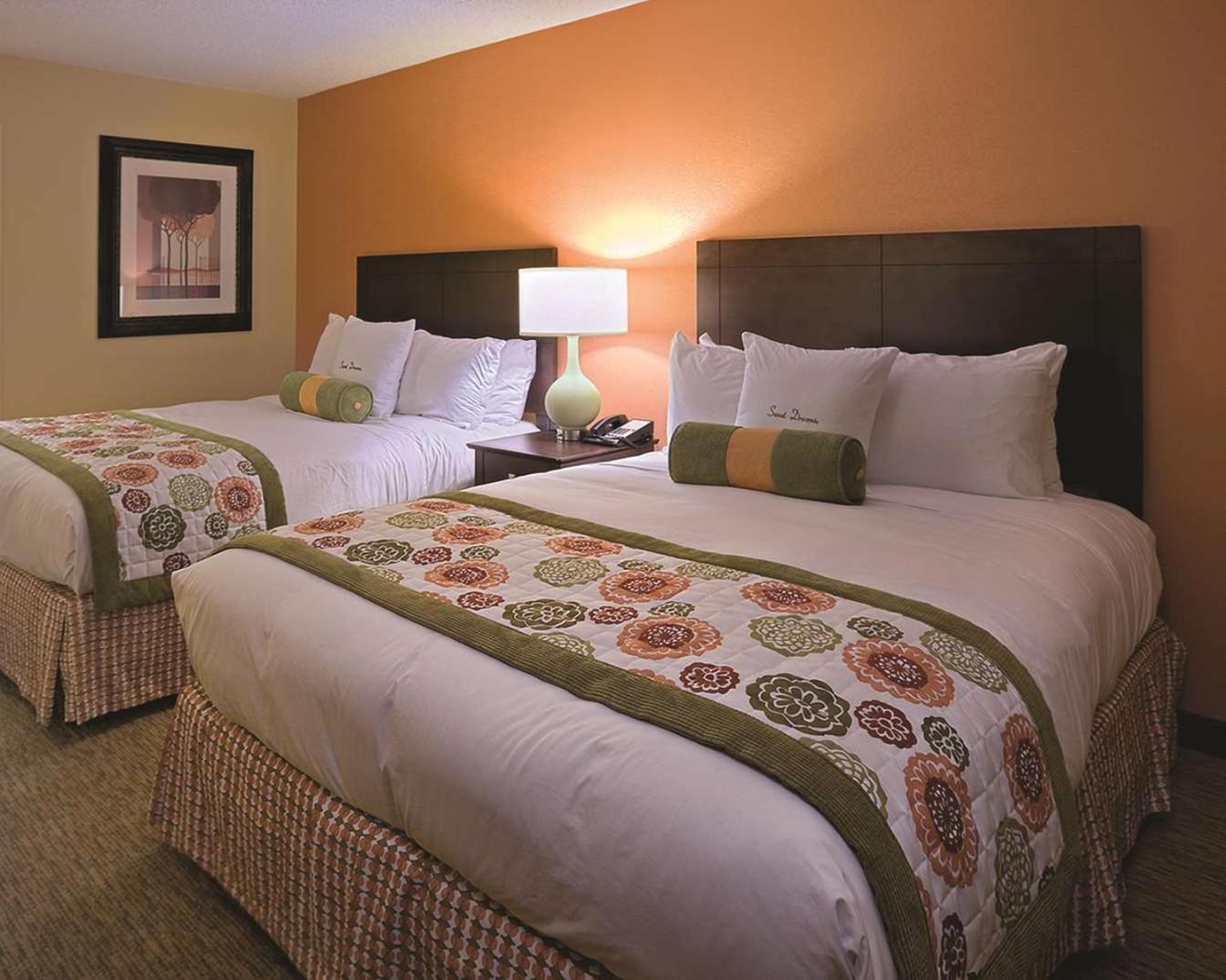 Doubletree Suites By Hilton At The Battery Atlanta Smyrna Exterior foto